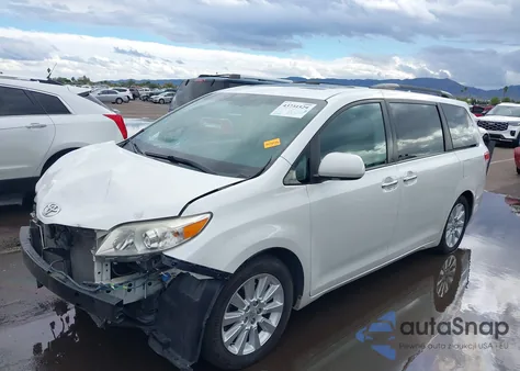 2011 Toyota Sienna Limited V6 z USA, uszkodzony, nr VIN 5TDYK3DC5BS076929